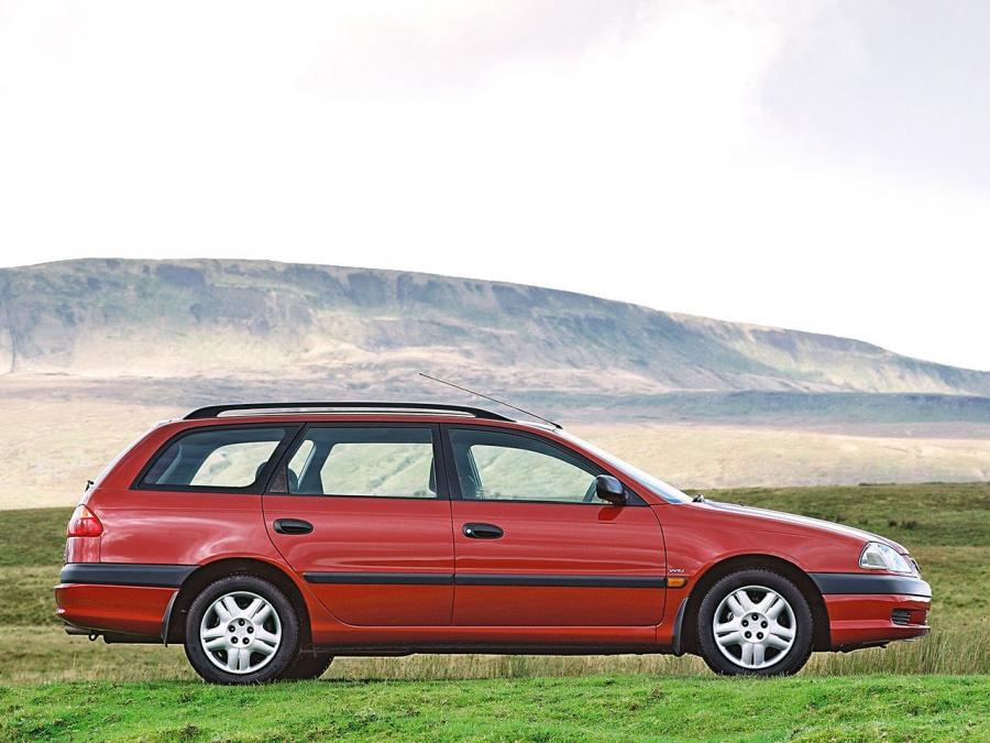  Toyota Avensis Estate 2000 года  (фото 4 из 5)